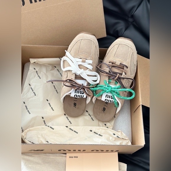 Miu Miu Tan and White Mules with Green Accent - Picture 5 of 5